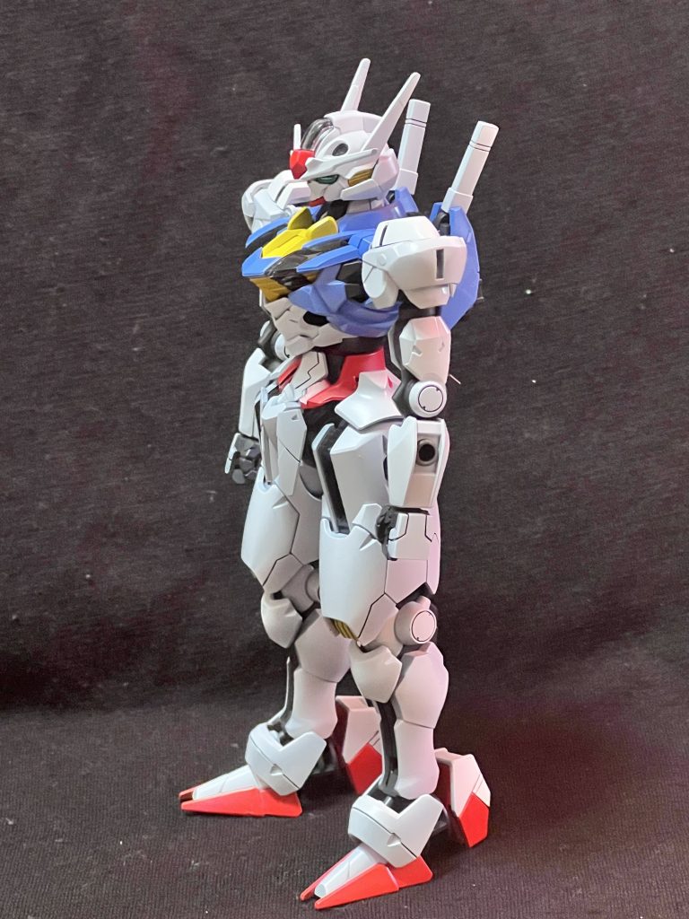 側面ボディカラーの青色はガイアノーツのスティレット装甲ブルーとミリオンブルーの混色です。成形色の青が美しかったのでなるべく再現しました。