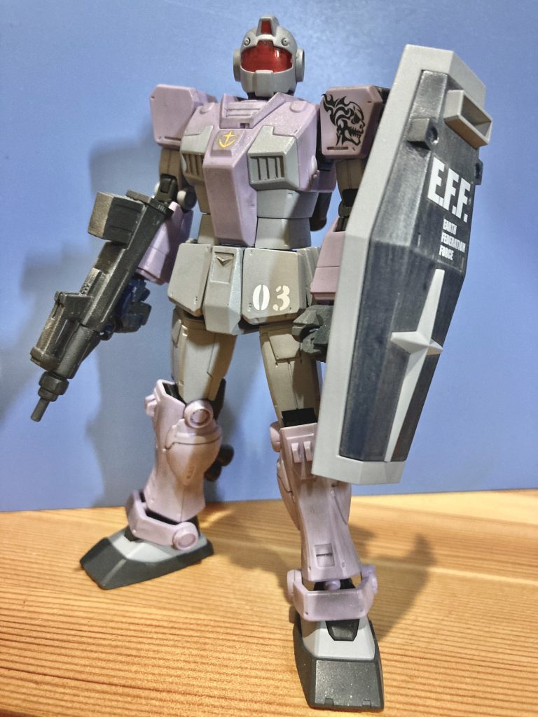 元はインターセプトカスタムですが近年のガンプラ買えない問題で無印ジムが手に入らないので代用です。(自分の中のイメージは無印ジムのつもり)