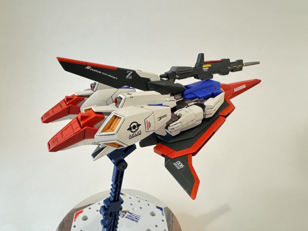 右足のエゥーゴマークはお気に入り