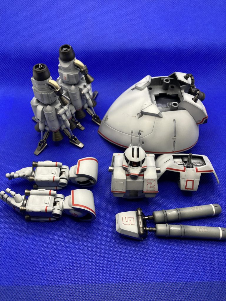 塗装は黒サフの上からガイアノーツのスチールホワイトと、同じくガイアノーツのフレームメタリック2で塗装していますデカールが劣化していて使用出来なかったので、ハセガワの曲面追従シートとスジボリ堂のナンバーデカールを使用しています