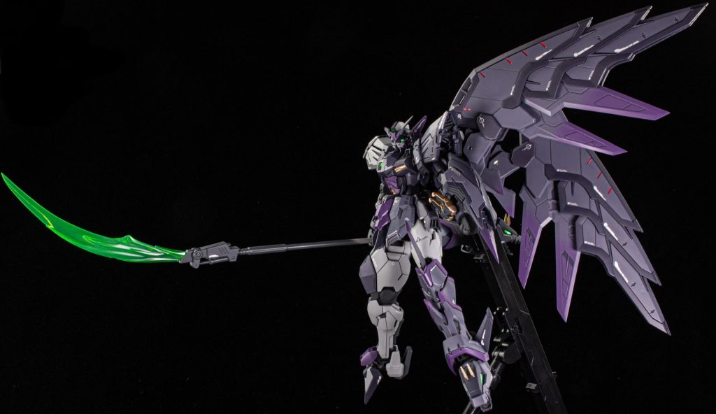 デカールはシルバーを使用。