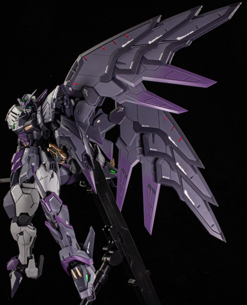 ウイングガンダムフェニーチェの対となるエピオンフェニーチェを製作しました。