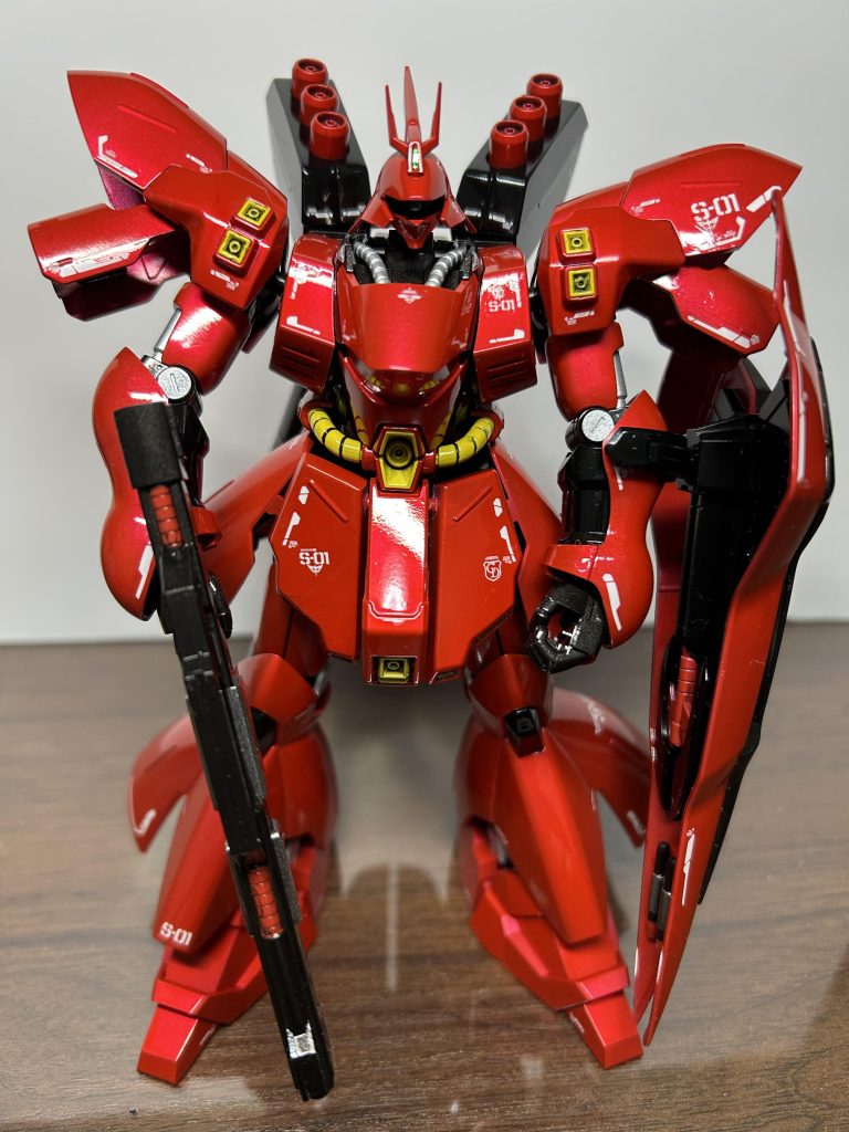 下地はミスターホビーの水性グレーサフシルバー→クリアレッド3回→クリアも３回デカールはRGのモノを使用しました