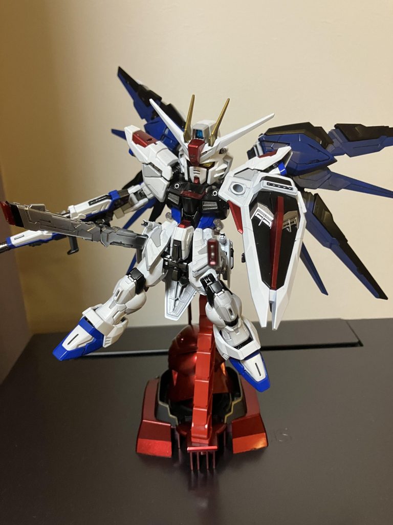 個人的には腰部レールガンをシルバーに塗ったのがお気に入りポイント(台座がシナンジュなのはご愛嬌)