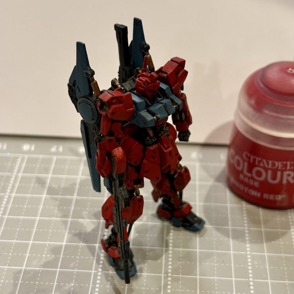 小さいモデルなので筆むらはまだ気にならないですが、HGとかのサイズになると気になるのかな。