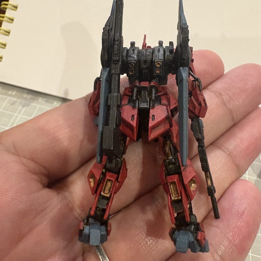 脚部のスラスターの塗り分けが上手くできなかったです。マスキングするか、集中するかくらいしか解決策が思いつかない。