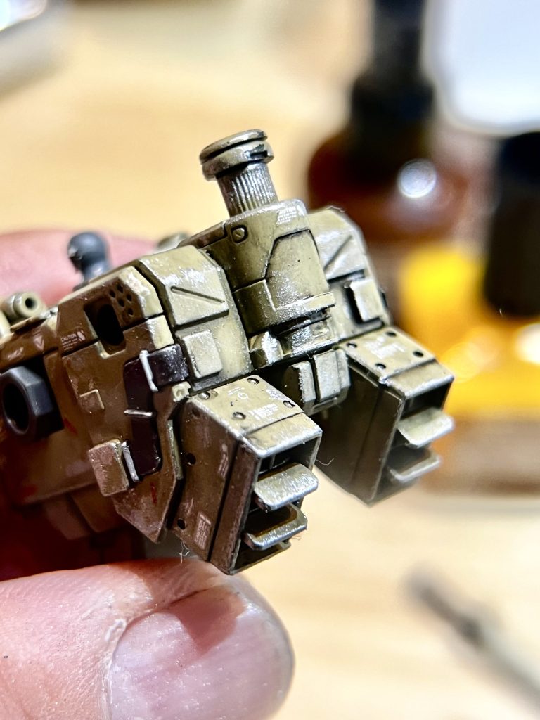 このキットは、いちいちカッコよいのですが調子に乗って汚しすぎました