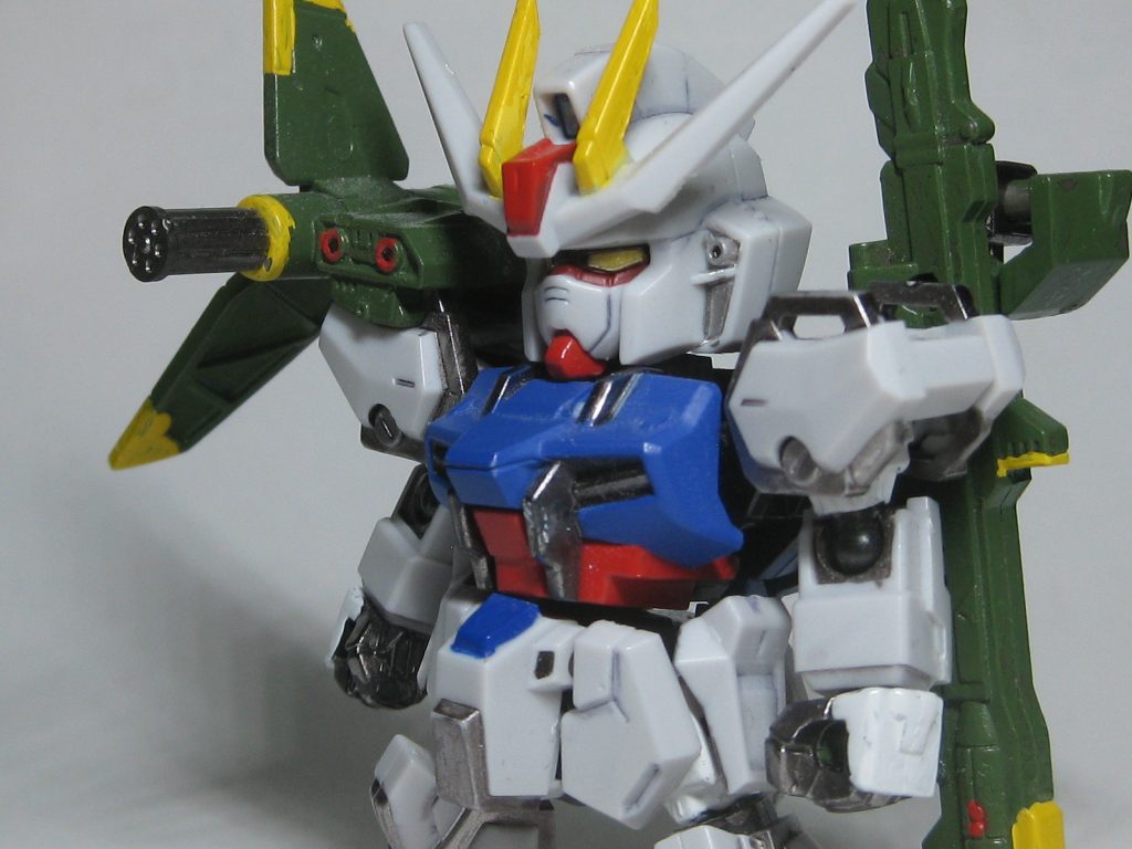 関節をガンダムマーカーEXヘビーガンメタリックで塗装しているので金属感が出てますよね。