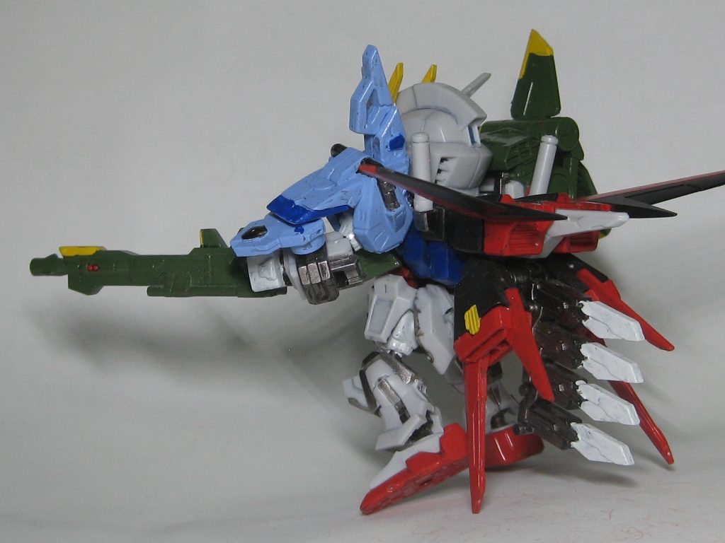 後ろ姿。なかなかなゴチャメカです。