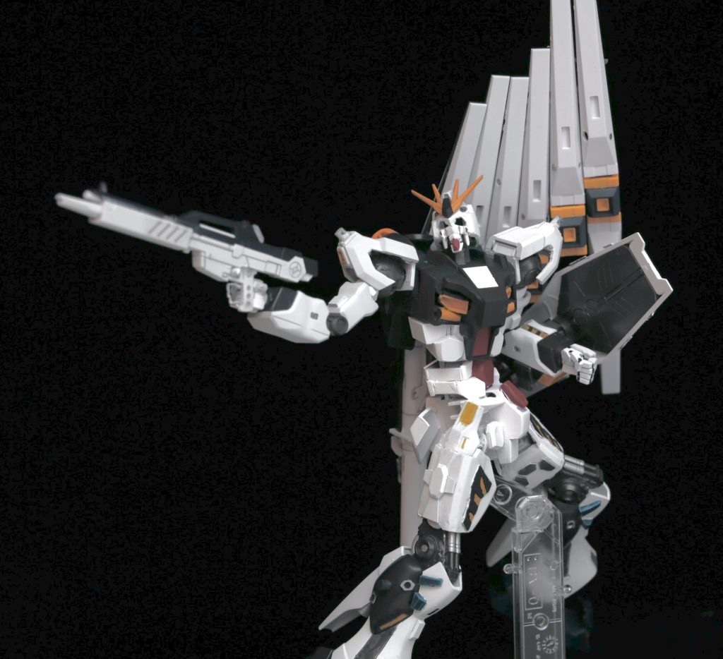 SEED撃ち。可動があまり良くなくポーズがうまく決まらない...