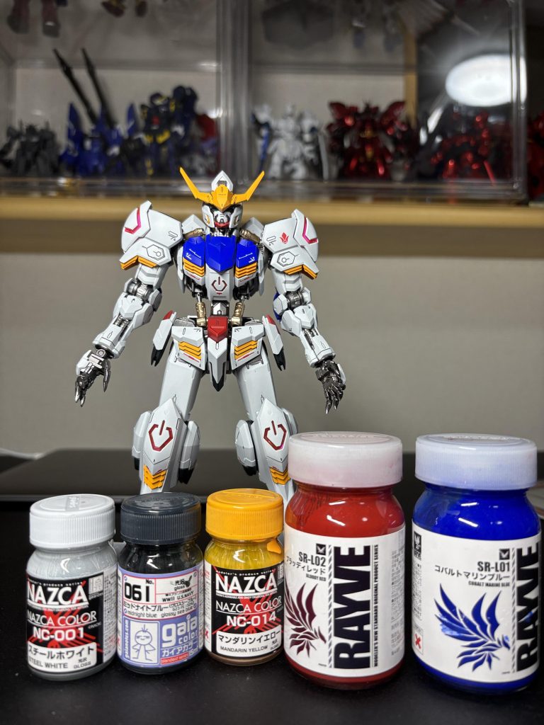 白:グレサフ→スチールホワイト、青:蒼サフ→コバルトマリンブルー、赤:ピンクサフ→ブラッティレッド、黄:ピンクサフ→マンダリンイエロー、黒:黒サフ→ミッドナイトブルー