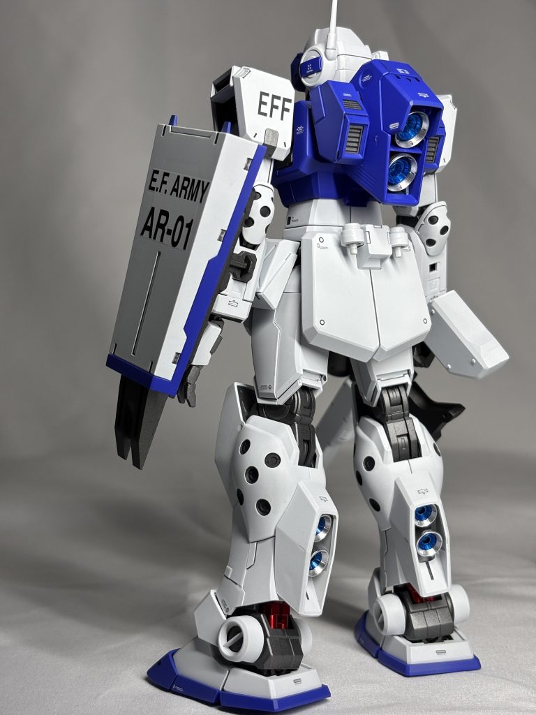 バーニアやシリンダーはキャンディーにしました。大きいデカールは微調整が難しいので中々上手くいかないですね。