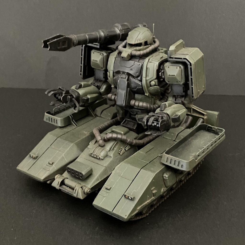 基本塗装は缶スプレーを使用。グリーン　タミヤTS-61ブラック　タミヤTS-6動力パイプ　タミヤTS-48ドーザー板　タミヤTS-100塗装後、Mr.ウェザリングカラーのサンディウォッシュ、ステインブラウン、グランドブラウン、ウェザリングパステルのサンドにて汚しました。