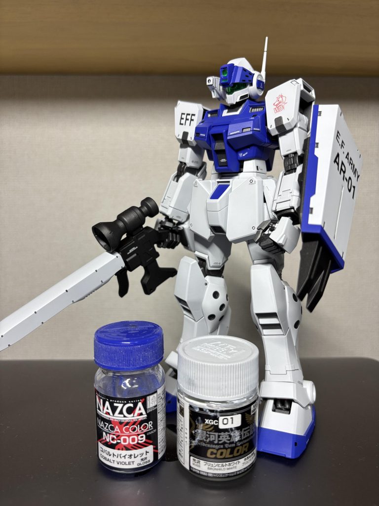 外装:(白)グレサフ→ブリュンヒルトホワイト、(青)グレサフ→コバルトバイオレットフレーム:ガンメタサフ、武器:ガンメタサフ+黒サフ