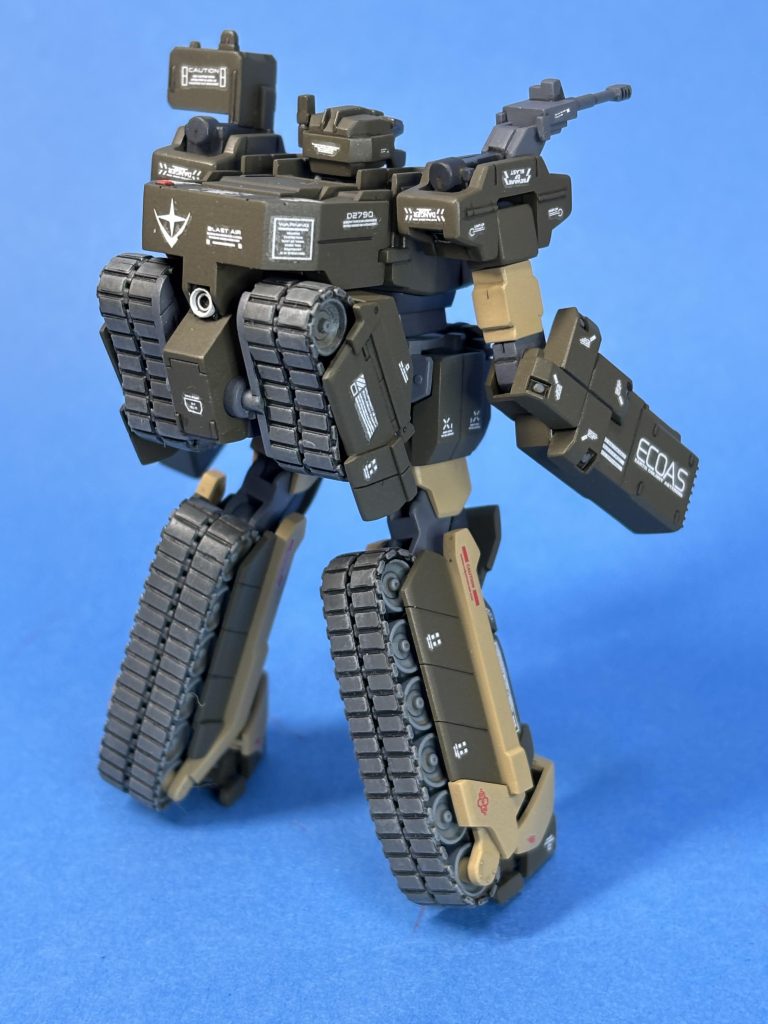 キャタピラはドライブラシ塗装。メリハリつく。