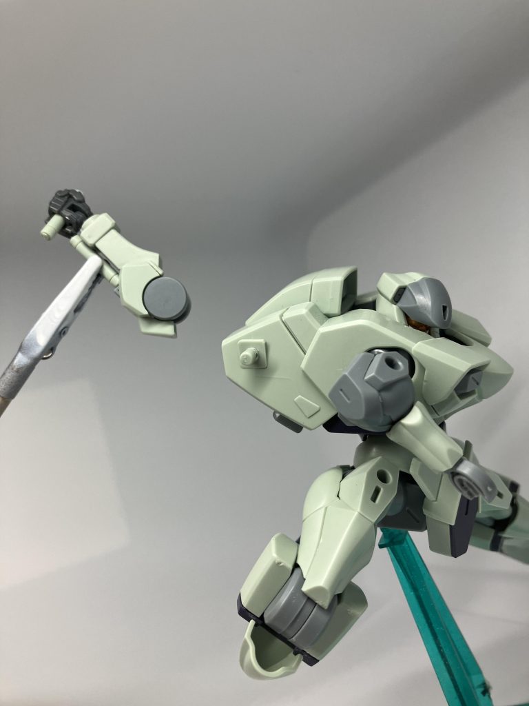 「確かにいた。そう、確かに”そこ“にいたんだ。」「ほんの一瞬、瞬きをした。目を開いた時、気づいたら俺のザヴォートの腕は吹っ飛んでいたんだ。」