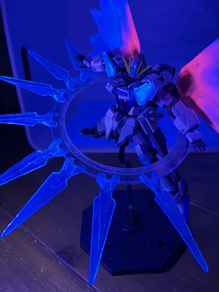 今回載せた写真は猫の手クリップ使ってますが一応スタンドも作りました。勿論躊躇いを消し去ろうとしましたが、中々難しいですねあのポーズ。