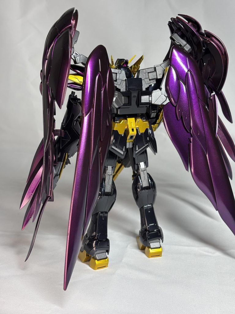 本当はもっとダイナミックなポーズを取らせたいところですがスタンドのジョイントパーツを無くした為、素立ちしかできません。(gundam-kao9)