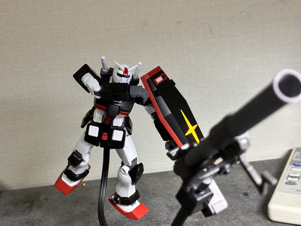 バズーカをぶん投げる01ガンダム