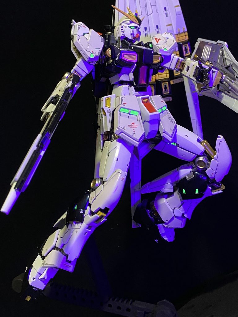 内部フレームがチラ見えする部分はサイコフレームを意識しました