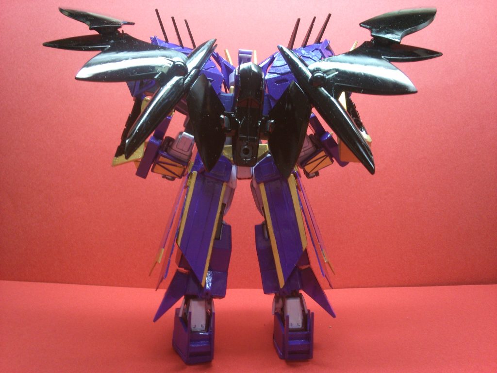 背部ウイングはガフランから流用。