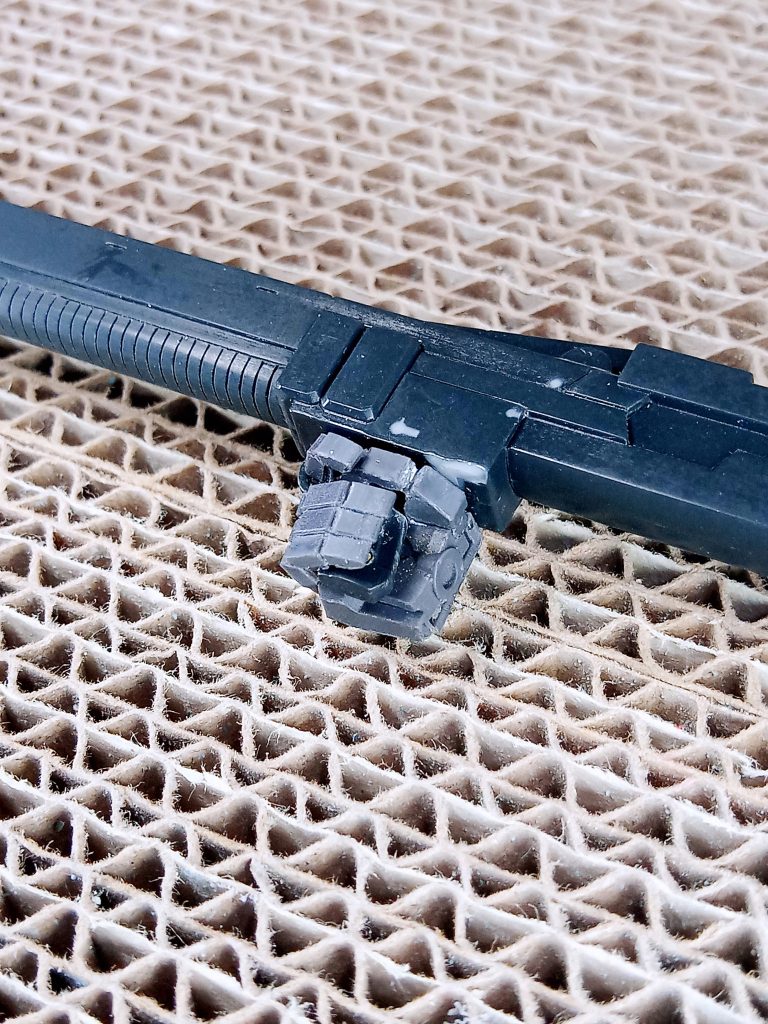 ハンドパーツはレジン製のパーツに変更。