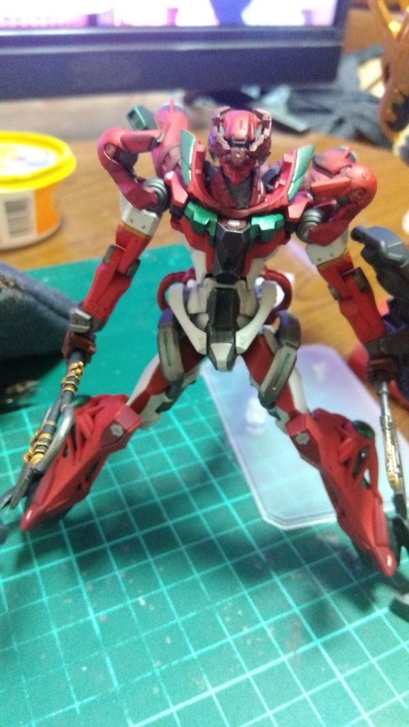 クローズ正面立ち。これはこれで悪くないよね。しかし、太ももの部分、完全に塗装泣かせよね。