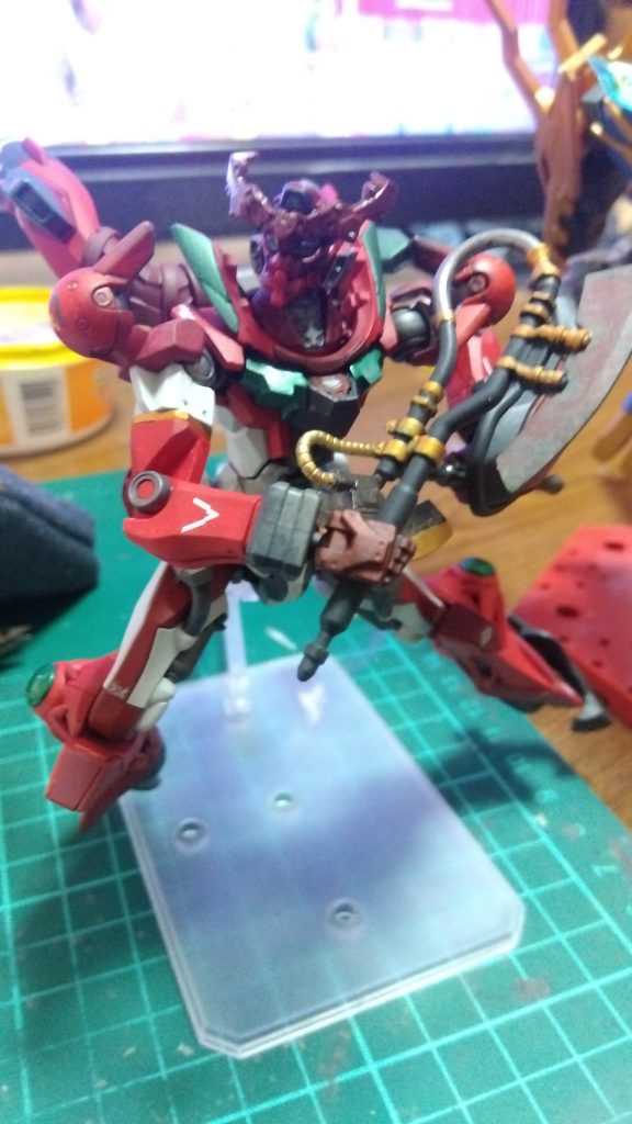 オープンヘッド状態でもトマホークを持たせる。やはり、ジークアクスはゲッターロボ。二刀流である。