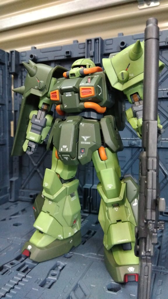 正面　「かくれハイザック」から名称、スタイルがブラッシュアップ。カッコいい