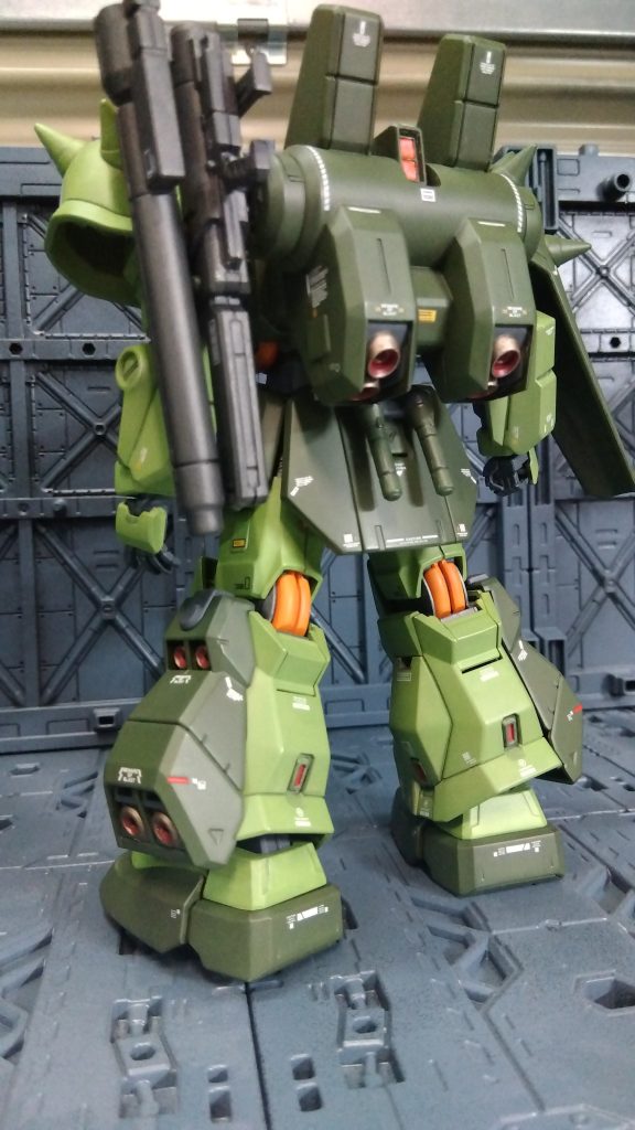 背面　唯一の改造箇所(笑)のビームサーベル装備