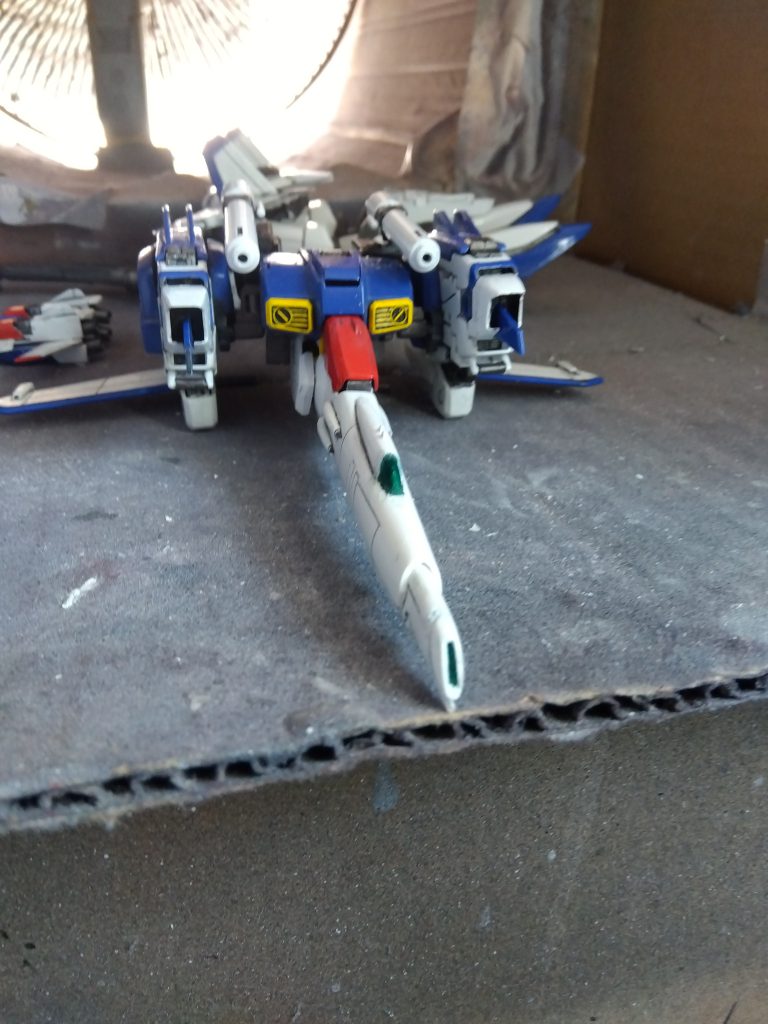 ご存知の通り、Sガンダムの上半身で構成される戦闘機です。昔、EXモデルでありましたが、この作品でも使用しました。