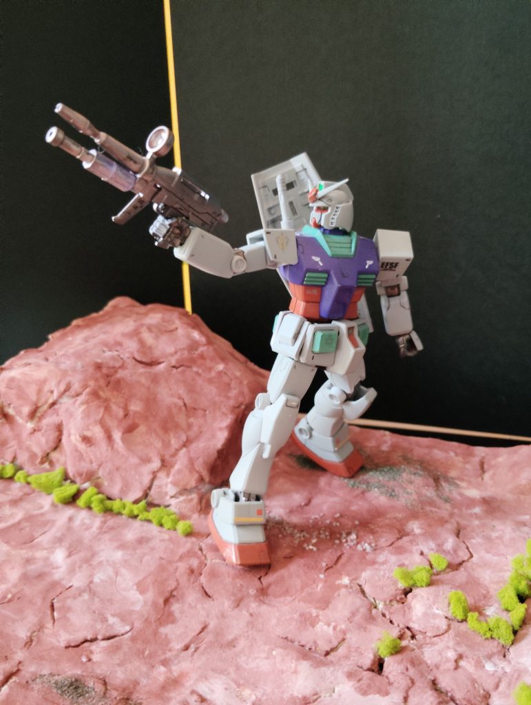 腕に追加されてる地味な筋彫り(zaku-kao4)