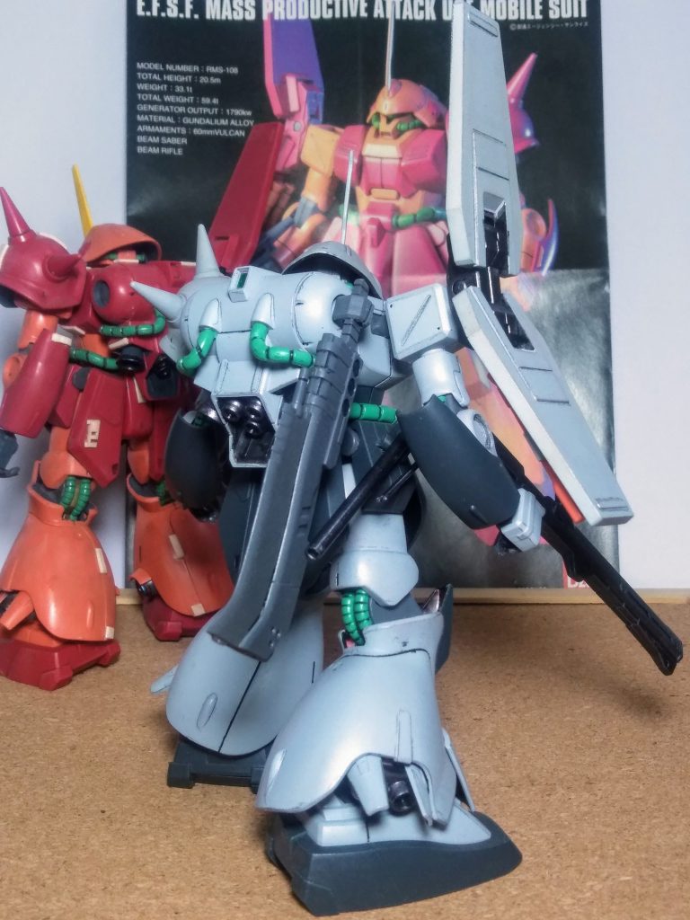 そんな訳で『ゼータ ガンダム劇場版』の封切り時にコサエタ『マラサイ カスタム』 😏パイロットは『カンユ・ウニキタ 大尉』が独自の情報網と説得術を用いて『ジオン残党軍』よりヘッドハンティングしてきたSUPER☆ACE 級パイロットである『天🤫アワワ…ギメ・イダナ 大尉』 😩💨グレー系で彩られた機体と相手を裁き断つ様な戦闘法から『一年戦争』『デラーズ紛争』でその名を轟かせた『ザッパー(裁断者)』も、この様なパイロットだった。と『エゥーゴ』内で嘯かれているミタイですね 🙄