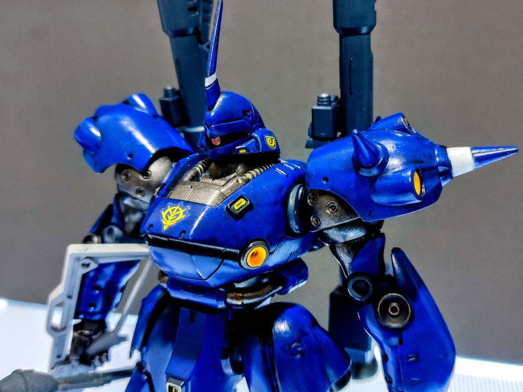 あえて筆目が残るように、薄く重ね塗りしています