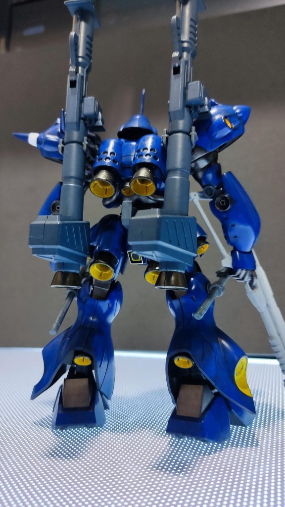 バーニア部分の塗分けが特に苦労しました。黄色が全然発色しないので、何度も重ね塗りしています。