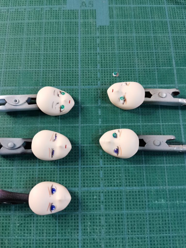 ぁ゙ぁ゙ぁ゙ぁ゙ぁ゙!!!光沢クリア層ごとデカールを持っていかれました。無理して剥がさず水で落とせば、救えたものがあったかもしれません (   ꒪꒫꒪)