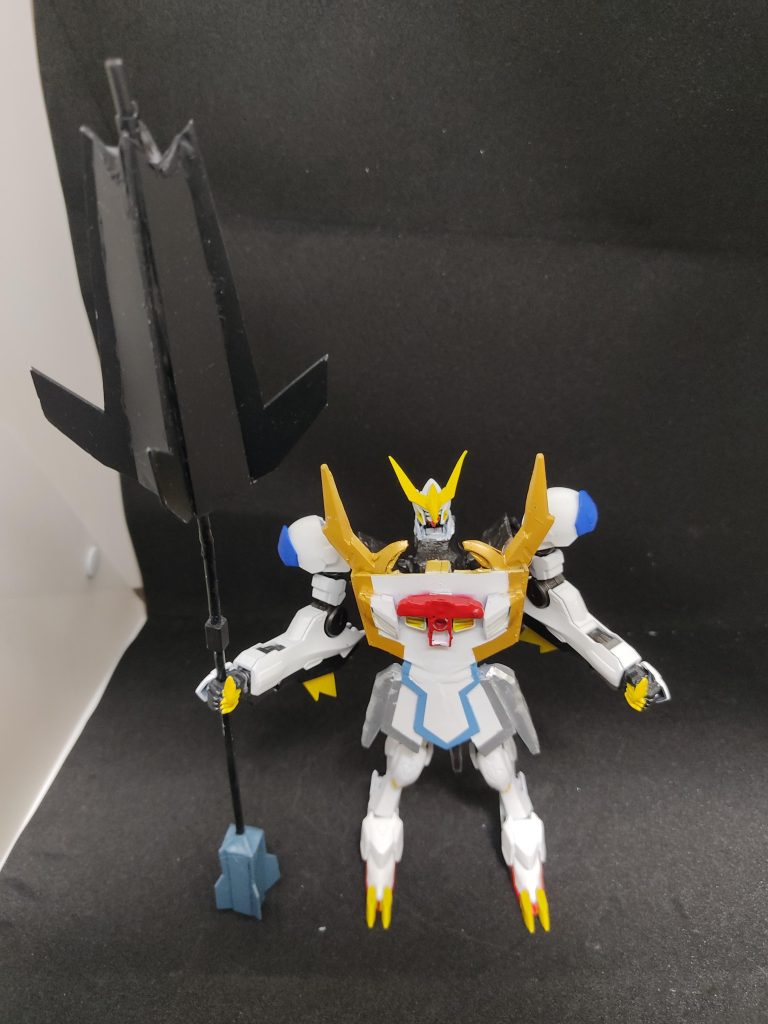 主武装、魔槌ディザスターメイス。上部は超大型メイスで銃口有り、下部は初代メイスでカラーリングはレンチメイスをイメージしました。