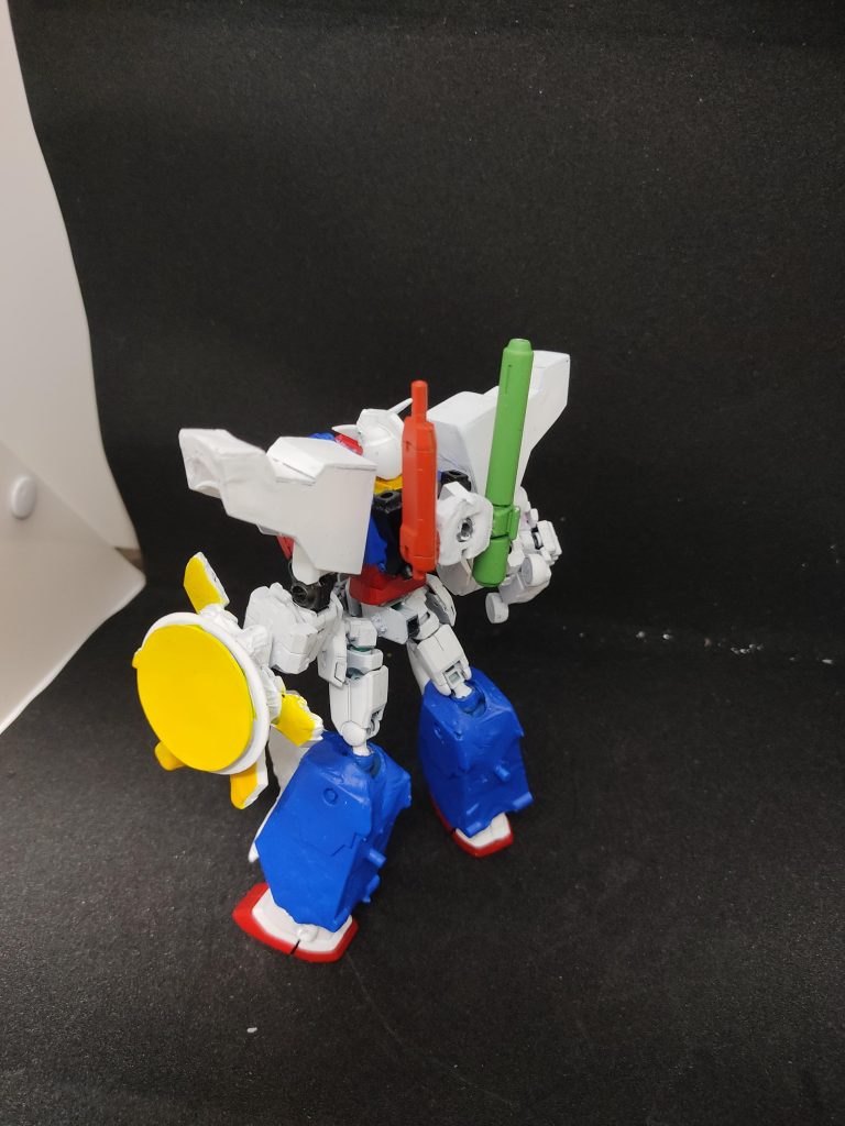 カラーリングはガンダムのメインカラーをベースに、所々チームパワードのメンバーのイメージカラーを塗っています。