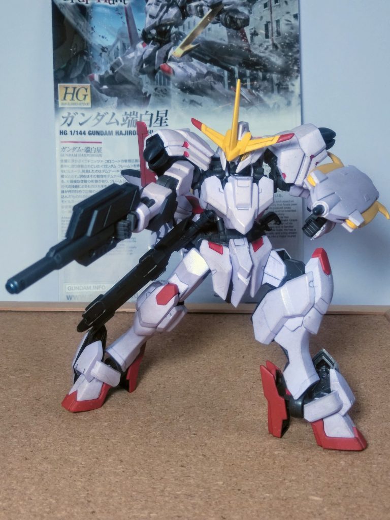 んで、肝心なお話の内容は?!と、イウと 😚 金星に浮かぶラドニッツァ・コロニーで生まれ育ったウィスタリオ・アファム(主人公)彼の元にも、鉄華団の活躍は届いていた。火星との開拓競争に敗北した金星は、四大経済圏も興味を示さない辺境惑星。住人はIDすら持たず、今は罪人の流刑地として使われるだけ。そんな生まれ故郷の現状を変えたいと願う『ウィスタリオくん』の前に『ウルズハント』の水先案内人を名乗る少女が現れたのだった。と!相成ります 😁💓 ボウケンモノカナ? ハイ!『110mm ショートレンジ ライフル』コノ子のメイン射撃兵装です😆⤴️💓でも、相手は『鉄血MS』だから、機体に直接のダメージは殆ど与えられ無いのはお約束 😭💦