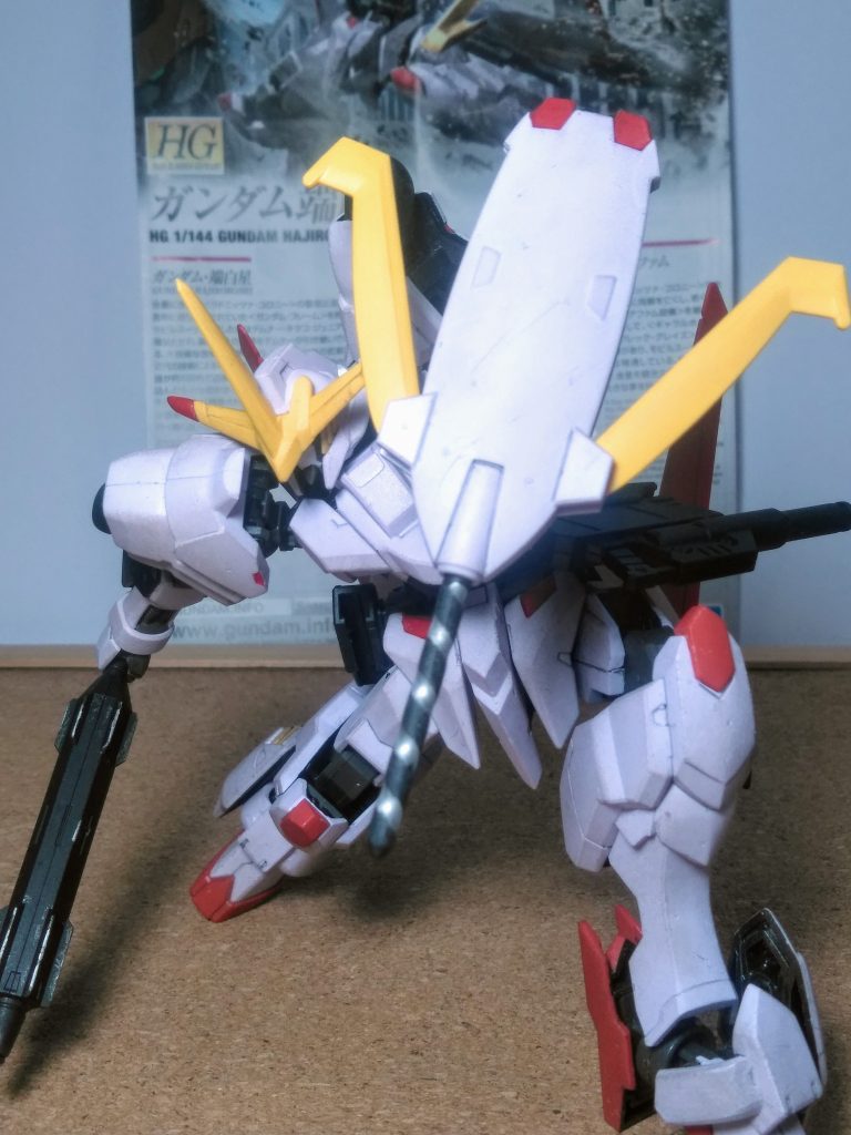 主人公である『ウィスタリオ・アファムくん』は金髪碧眼の美少年 😌『アファム設備(コロニーの管理会社らしい)』の若社長。金星の現状を変えるべく『ウルズハント』に参加する。『ウィスタリオくん』の中の人は『生駒里奈さん(元AKBとか)』なのですが😟・・・演技力等の件で、余りユーザーからの評価が良くないようです 😩💨 そして!!『クラブ シールド』の中央からニードルを発射して相手の装甲を貫きますヨォ 😫キョウアク⤵️⤵️