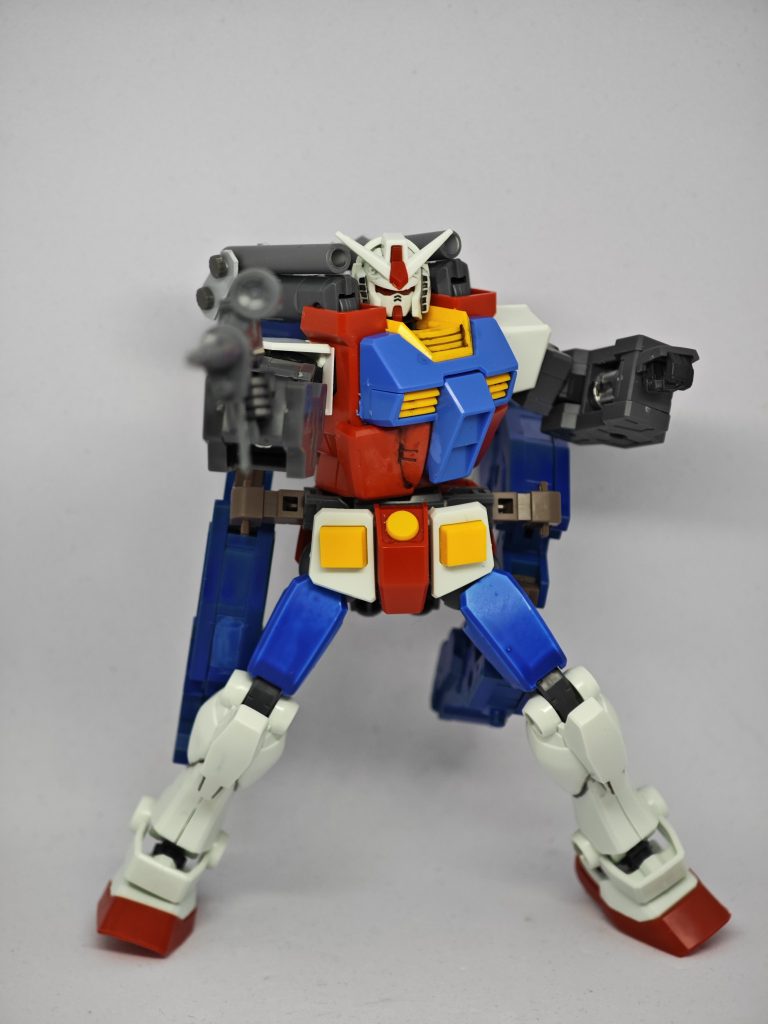 テム「まずはガンダム。中近距離をメインとして白兵戦に秀でる」アムロ「見慣れているけどなんか色々付いてない?」