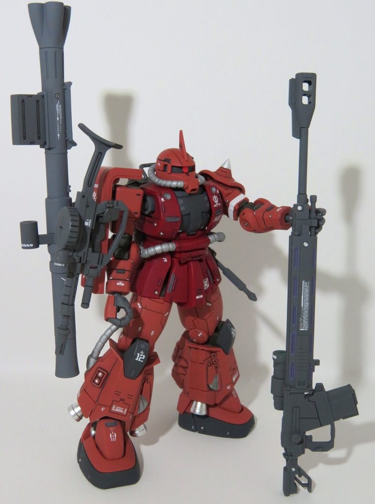 本当は、ウェポンラックとは別にシュツルム・ファウストを選択式でシールドに装備できるようにする予定でしたが、完成直前に諦めました(;´д`)また、ザクマシンガンは装備すると腕に干渉しまくってガリガリになるので、ウェポンラックにマウントしています。