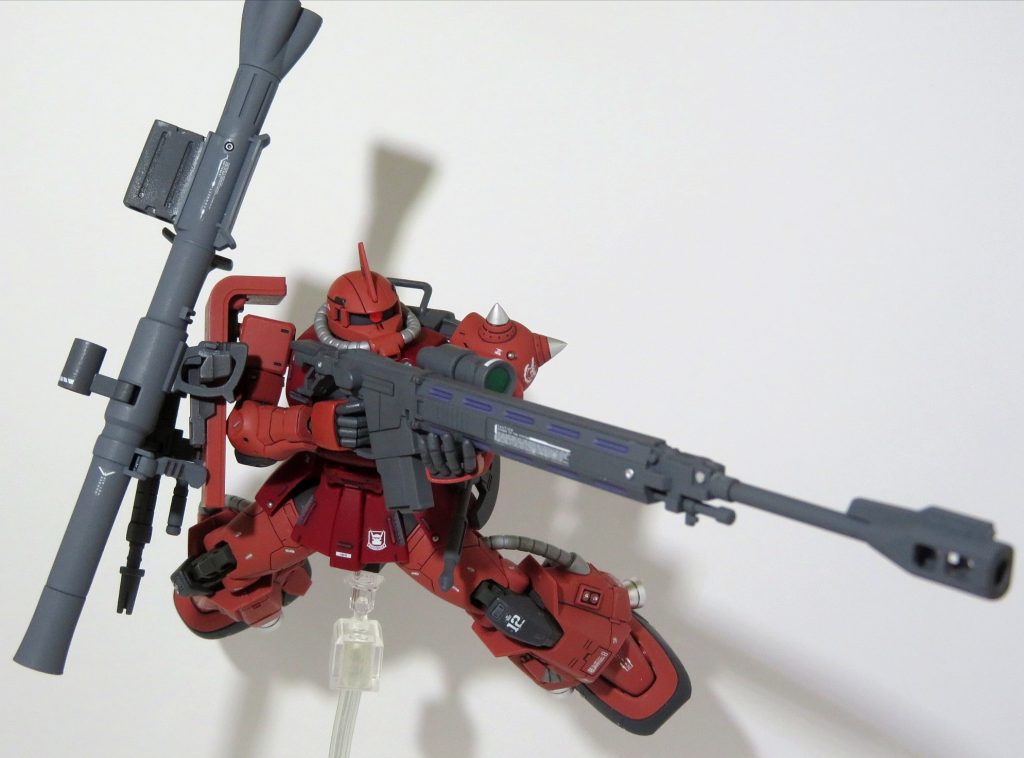 オリジン系ザクは今回初めて組んだのですが、地味に合わせ目が多かったり、KPSではなくポリキャップが使われていたりで意外と作りが古いんだなぁと感じました。ただ、HGUCのザクとは違い、RG並の情報量で完成したときの満足感がスゴいですねこれは…(°▽°)