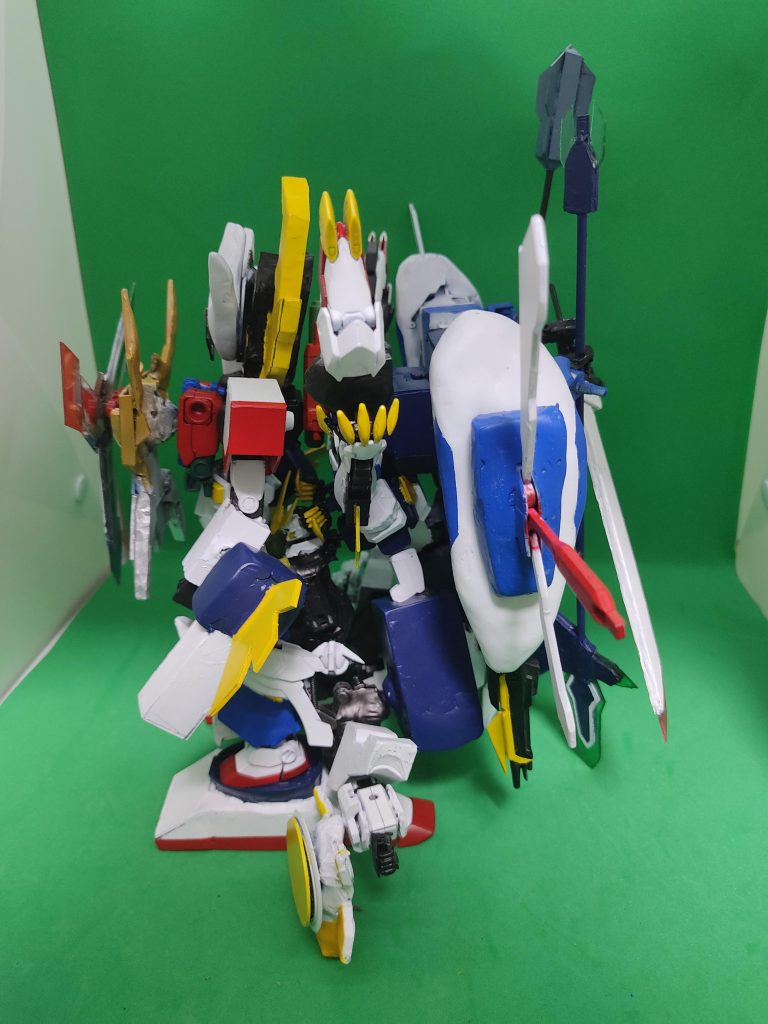 HGで組み立てていますので、保持力やポーズは不安定ですが悪しからず。それから撮影中に紛失したりして撮り直しで新しいのと前のも混合していますので悪しからず。