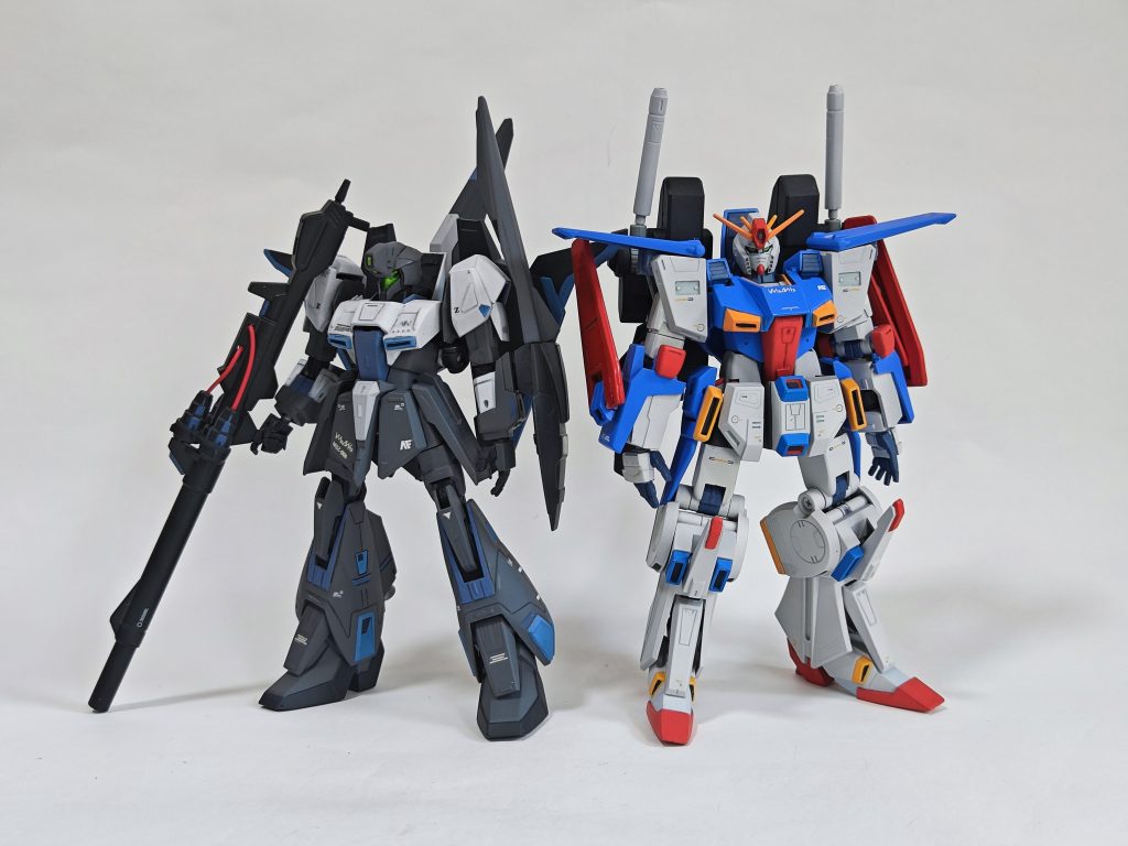 旧HGのZZガンダムと並べる。ゼータガンダムとして作成しても良かったかな。
