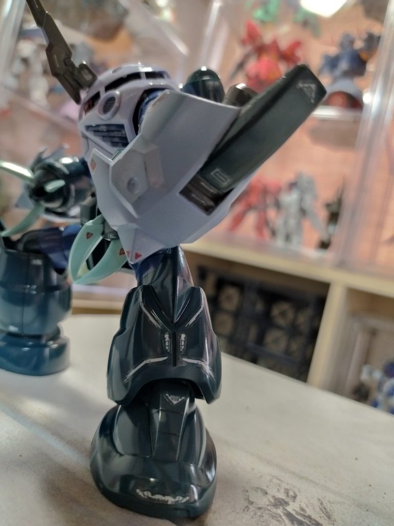 アイアンネイルブースターはディランザの肩アーマーをミキシング。調色して機体色に合わせました。デカールは全てセリアのホビーステッカーです。