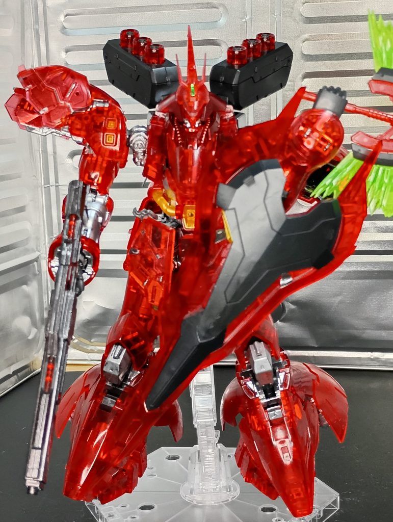 シャア:よし!ギュネイのヤクト・ドーガを援護、回収する。兵士:サザビー出ます!サザビー発進