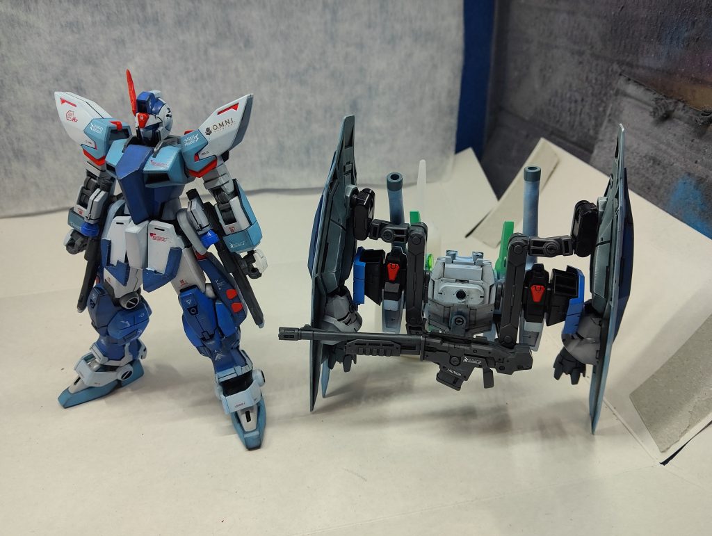 メルカリでガンプラジャンクを購入して、そこに入っていたガンダム7号機の足が上手い事イメージと重なったので、そこから作成を再開しました。覚えているか限りですが両肩…ビルドストライク両足…フルアーマーガンダム7号機バックパックはバインダー(シールド)…レギンレイズジュリアビームキャノン…アームアームズの銃剣を加工他は30MMをミキシングしています。