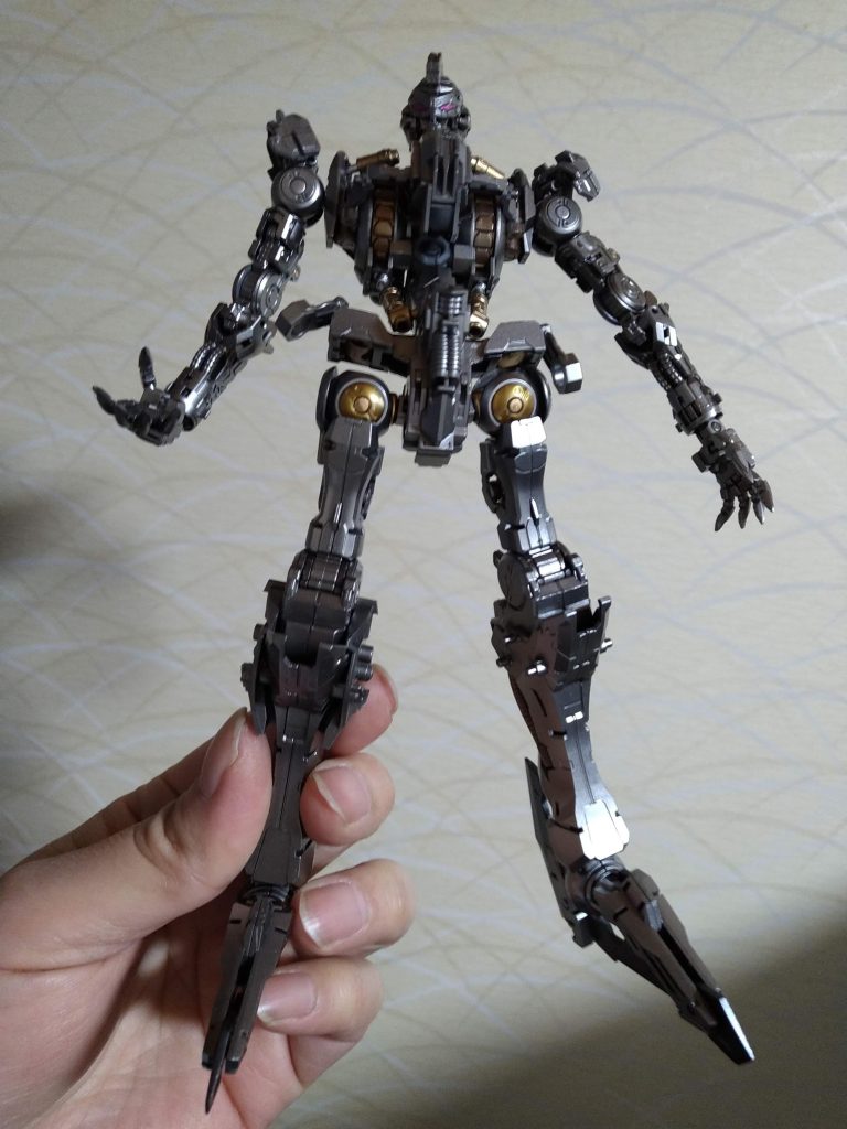 フレーム塗装完了時ガンダムフレームは装甲つけても結構見えるので結局ほぼ全塗装してます。