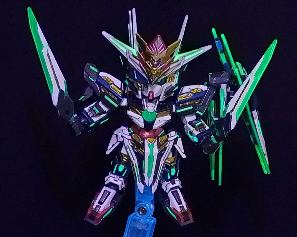 2体ガンダムアストレアの剣を借りる